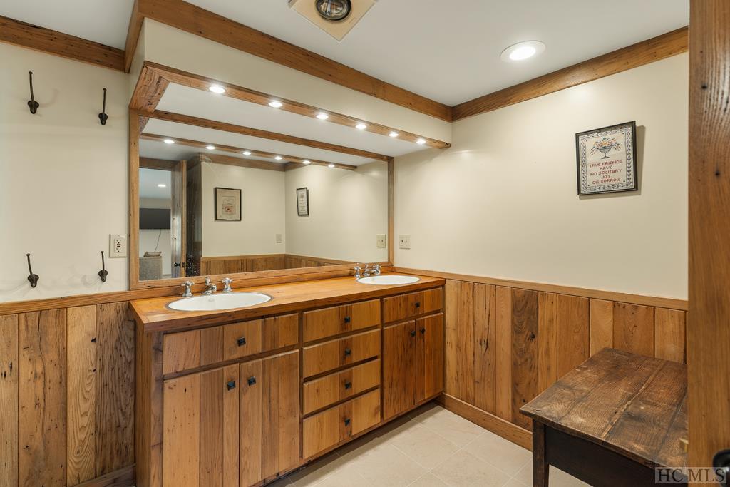 210 Moorewood Road