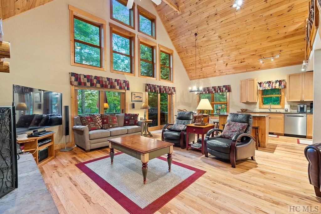 28 East Forest Way