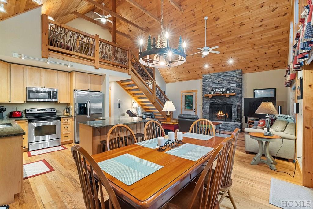 28 East Forest Way