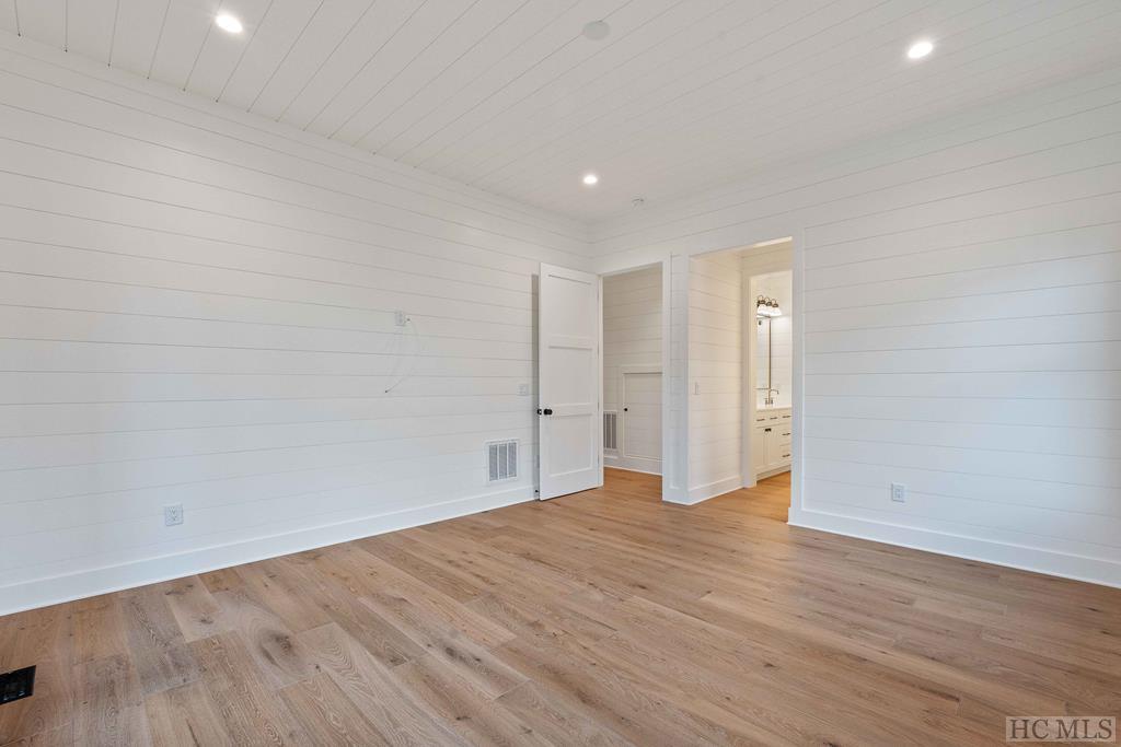 472 Laurel Street
