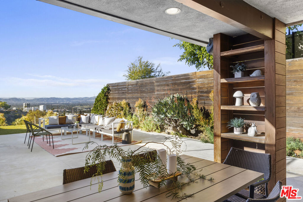 3851 Beverly Ridge Drive