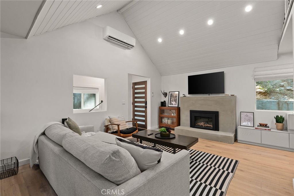 829 Sierra Vista Drive