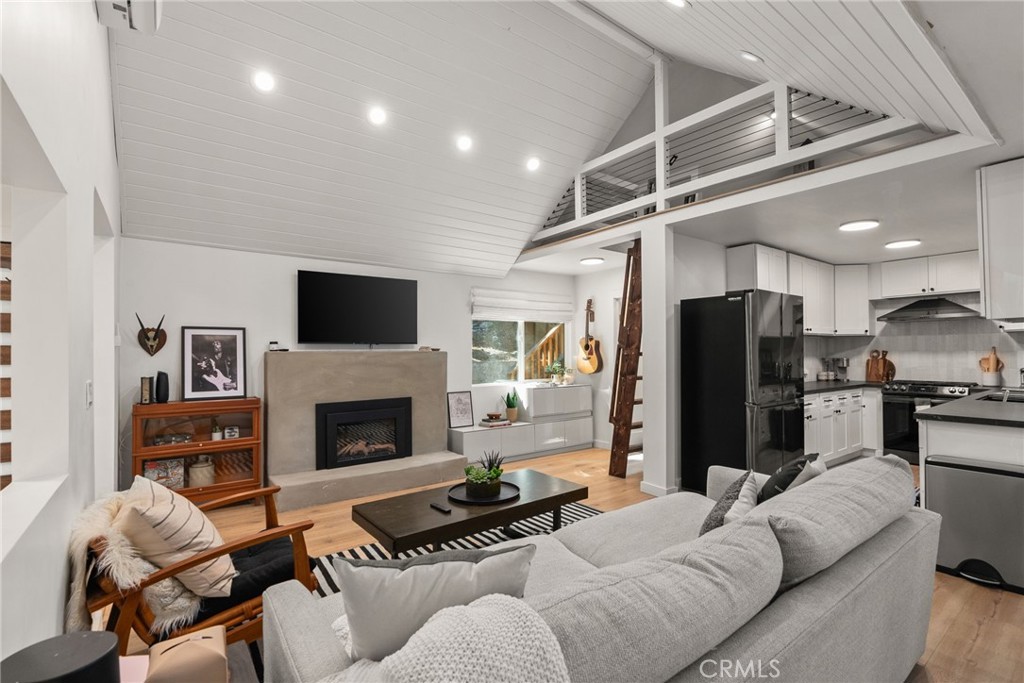 829 Sierra Vista Drive