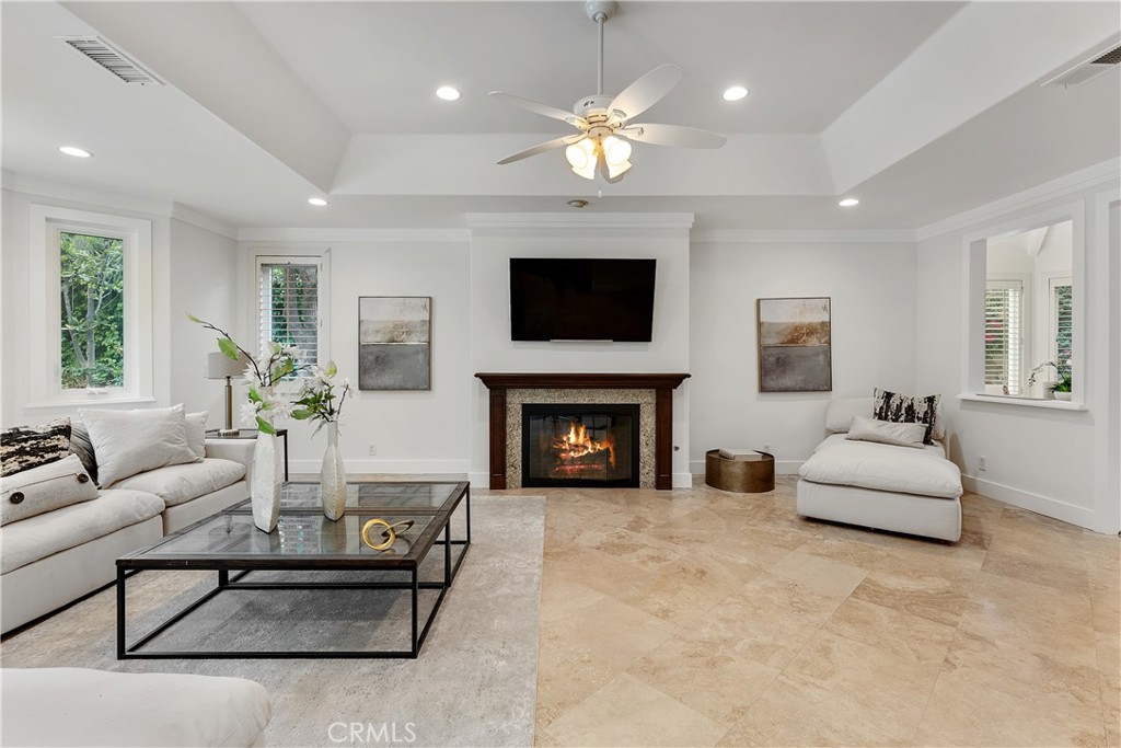 25605 Queenscliff Court