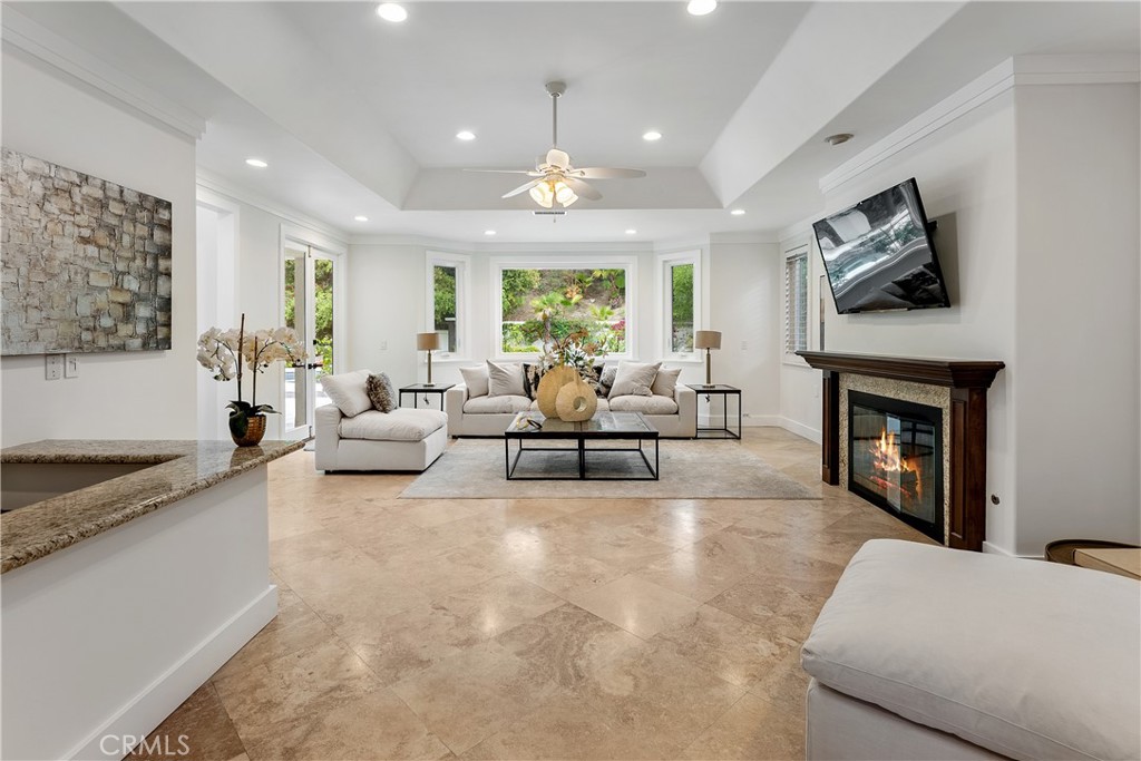 25605 Queenscliff Court