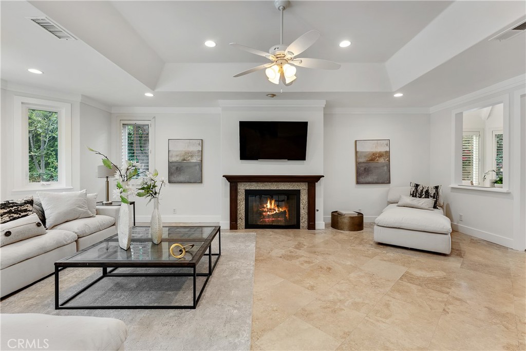 25605 Queenscliff Court