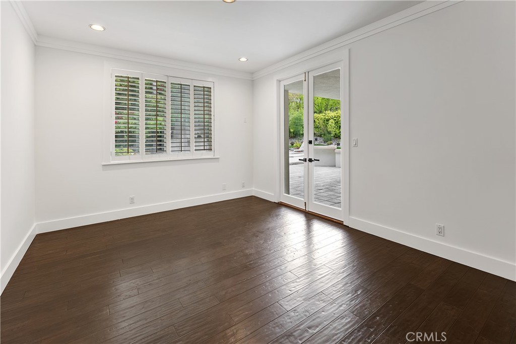 25605 Queenscliff Court