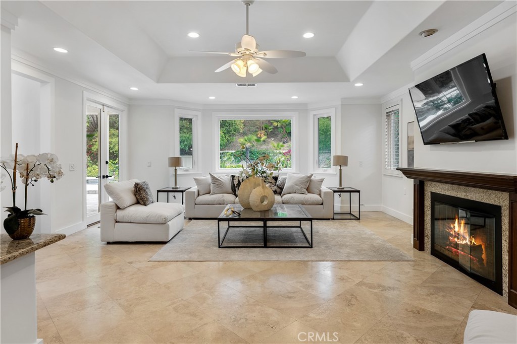 25605 Queenscliff Court