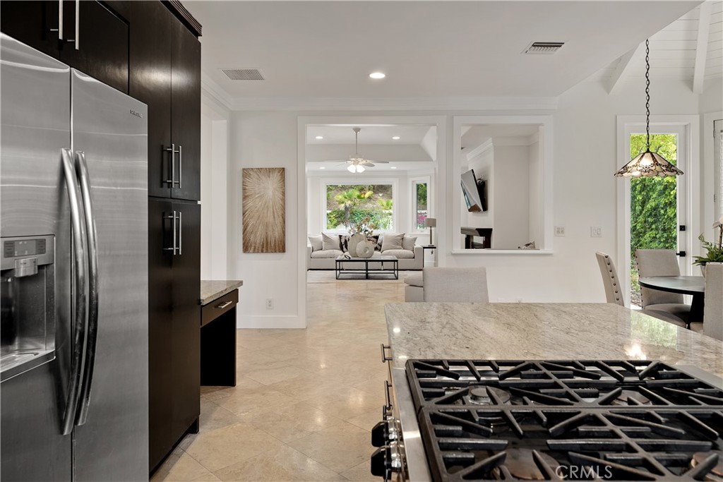 25605 Queenscliff Court