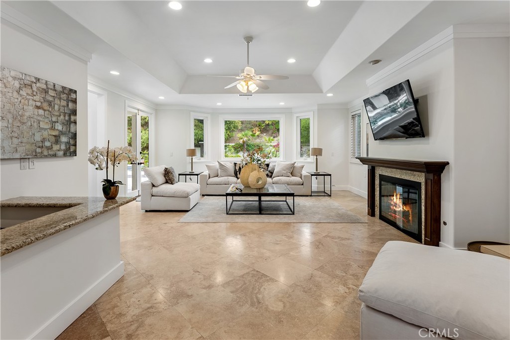 25605 Queenscliff Court
