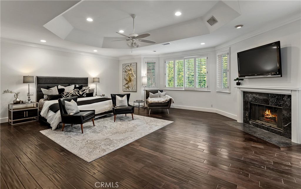25605 Queenscliff Court