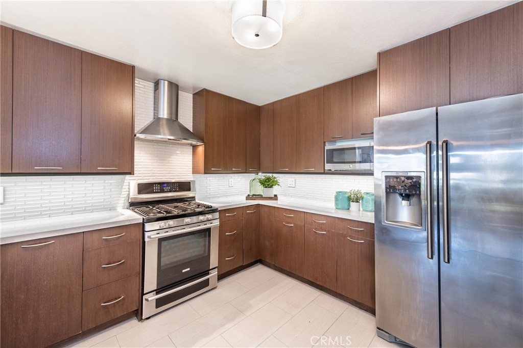 21620 Burbank Boulevard 7