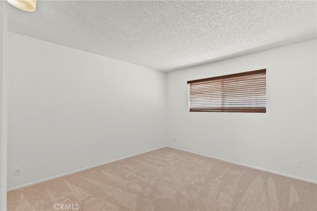 18555 Collins Street C30