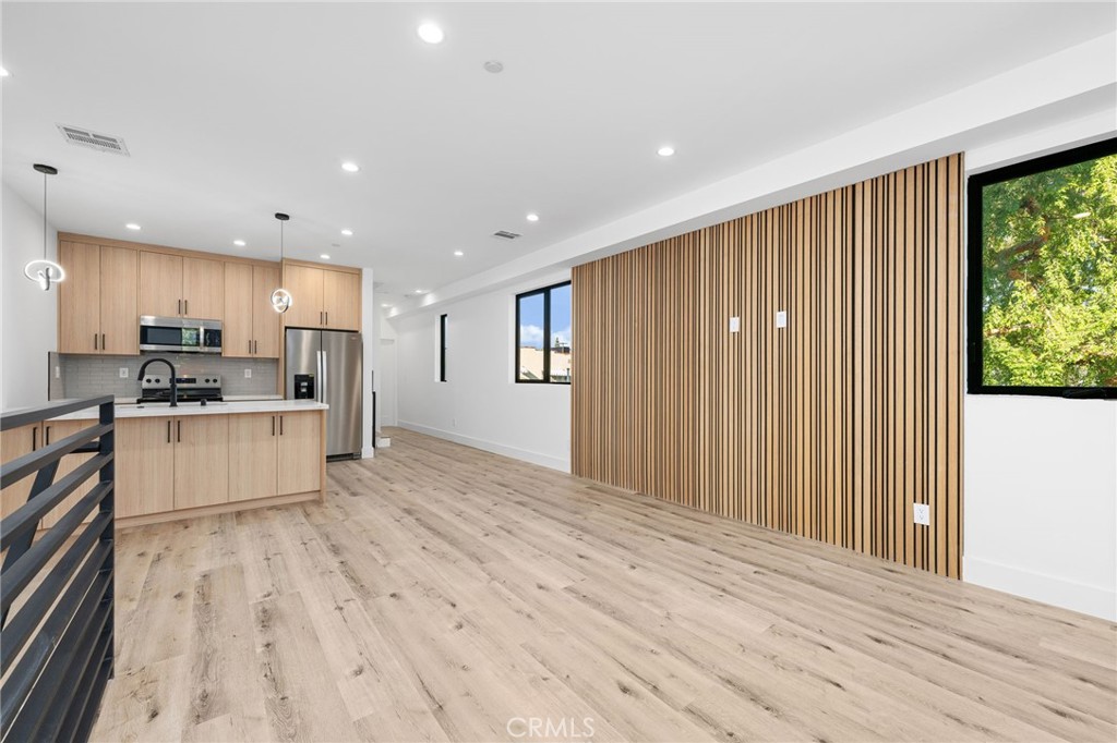 14525 Weddington Street