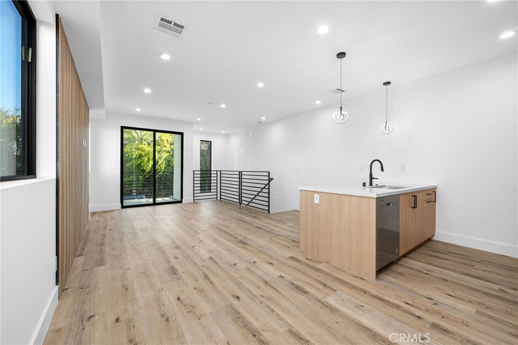 14525 Weddington Street