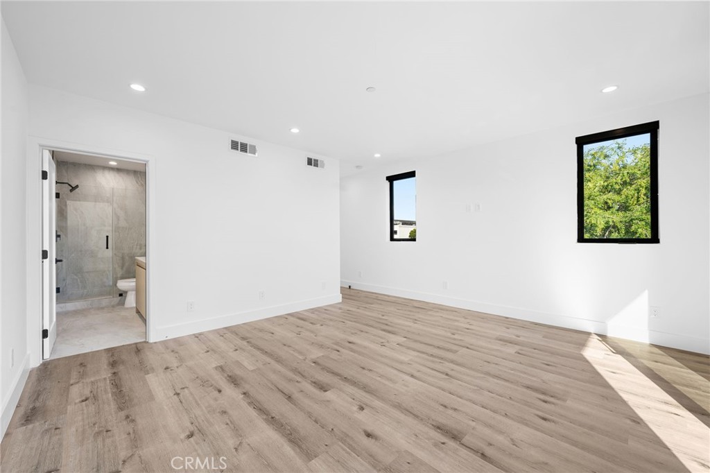 14525 Weddington Street