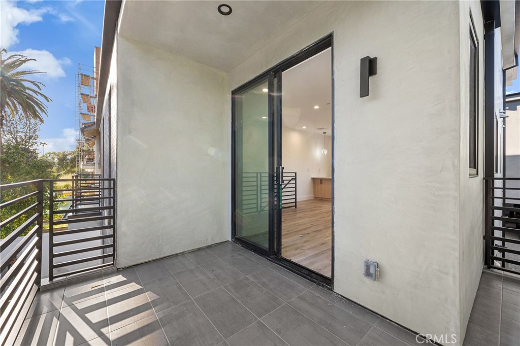 14525 Weddington Street