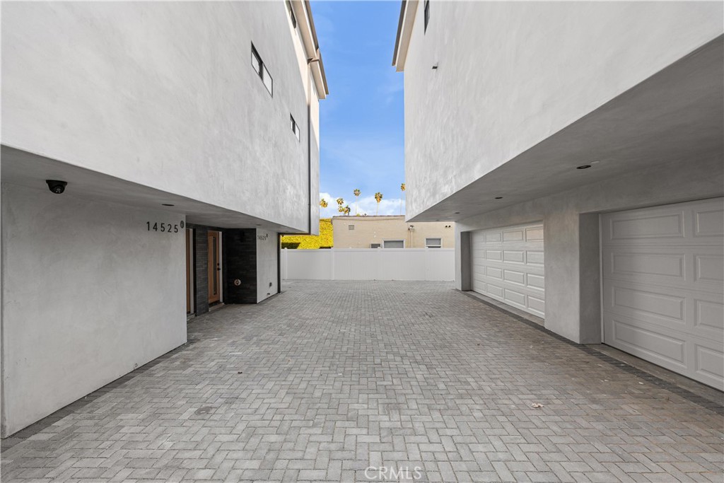 14525 Weddington Street