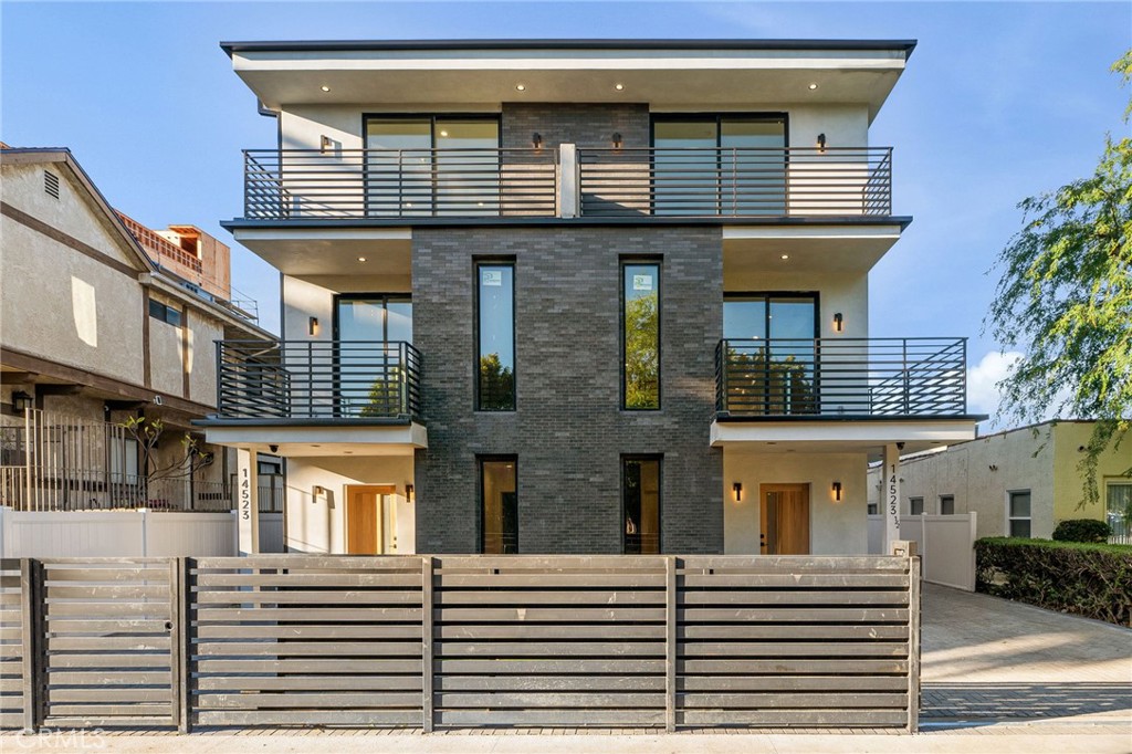 14525 Weddington Street