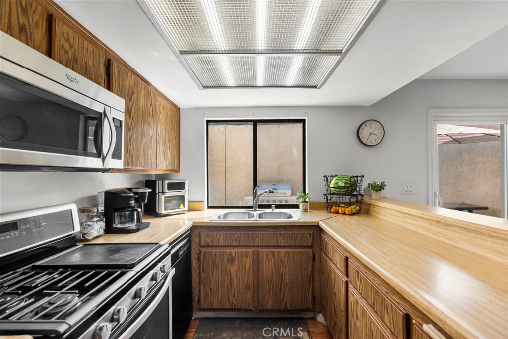 15320 Roxford Street 61