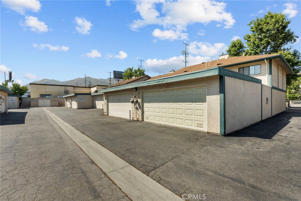 15320 Roxford Street 61