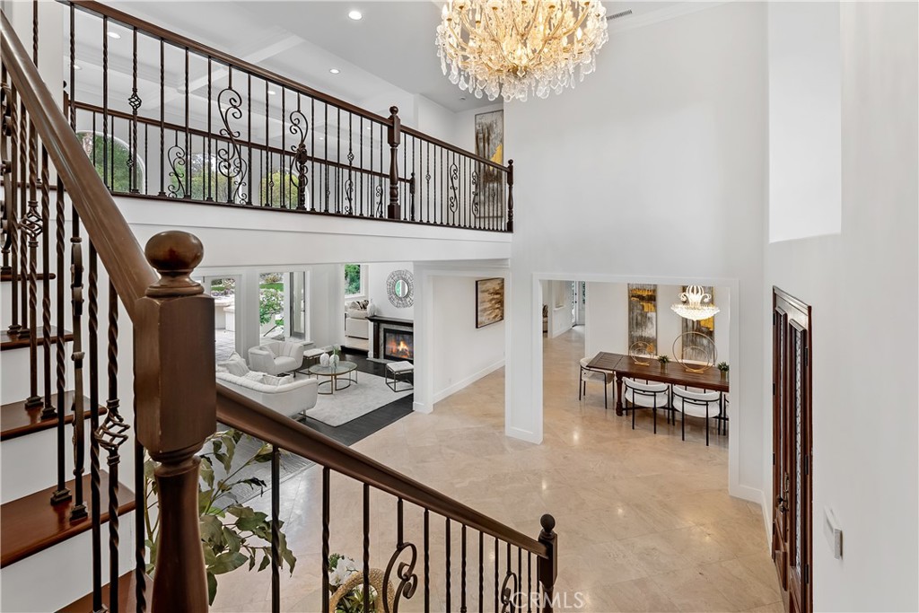 25605 Queenscliff Court