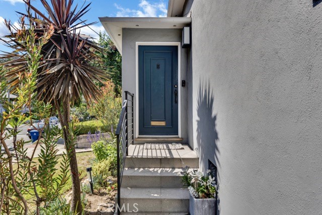 2527 Canyon Drive