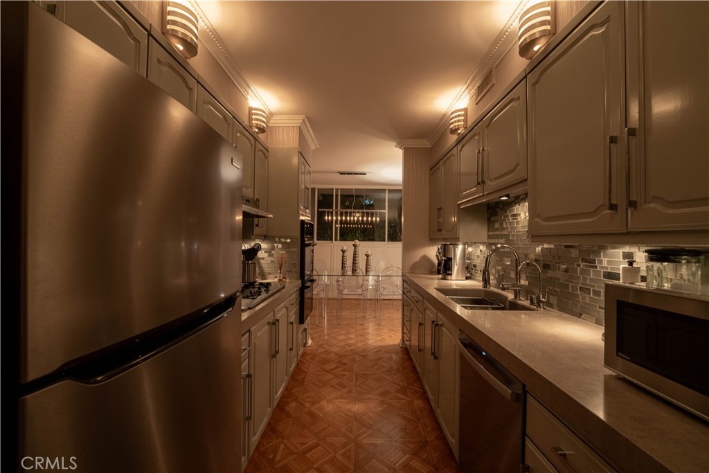 8787 Shoreham Drive 201