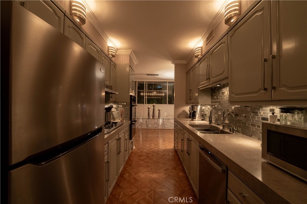 8787 Shoreham Drive 201