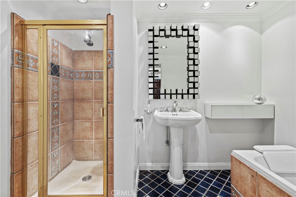 8787 Shoreham Drive 201