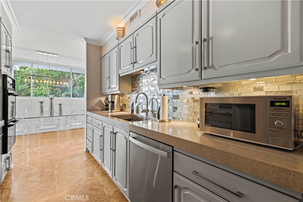 8787 Shoreham Drive 201