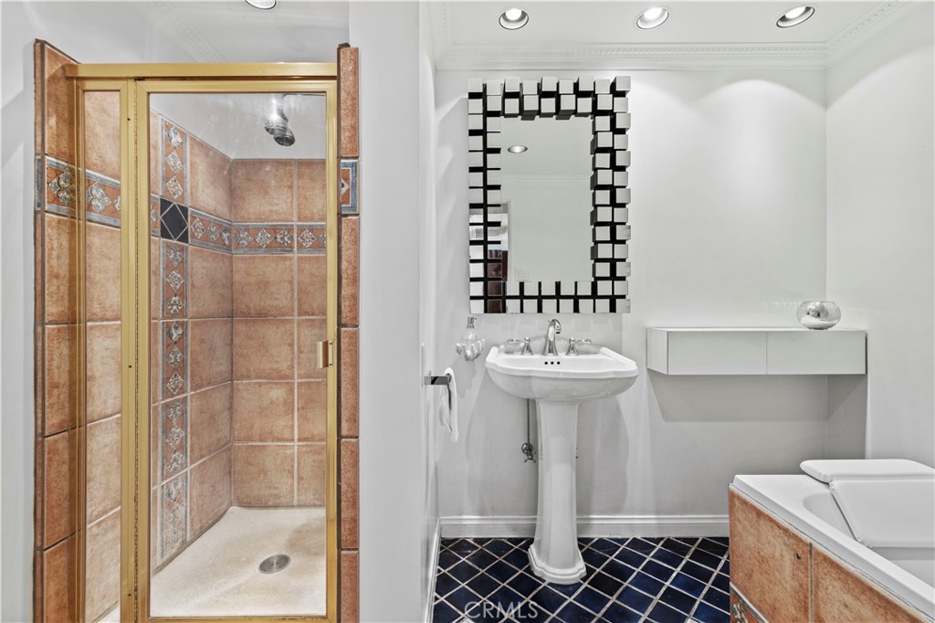 8787 Shoreham Drive 201