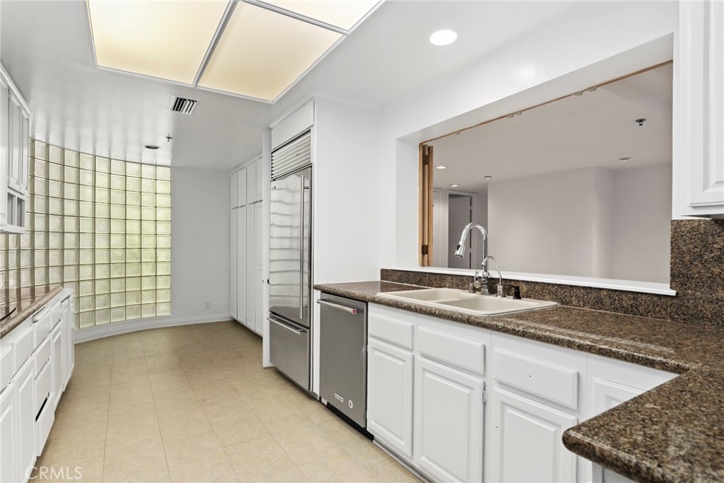 2122 Century Park Lane 108