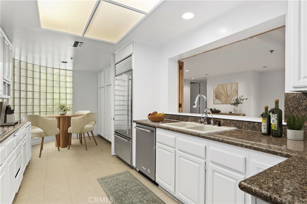 2122 Century Park Lane 108