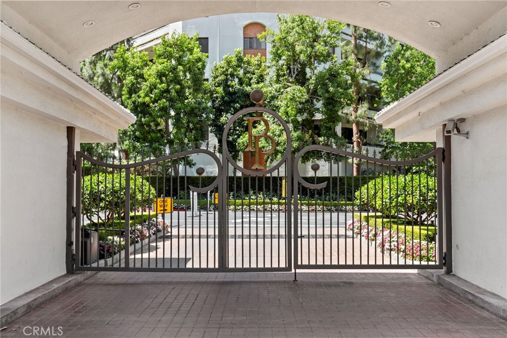 2122 Century Park Lane 108