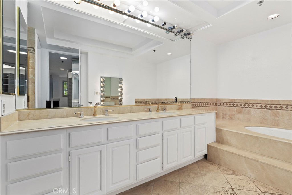 2122 Century Park Lane 108