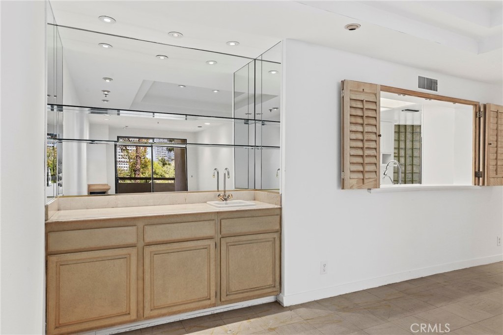 2122 Century Park Lane 108