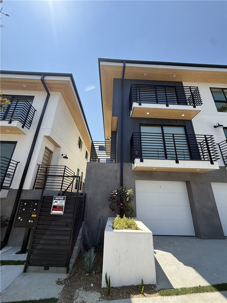 4454 Clinton Street 1/2