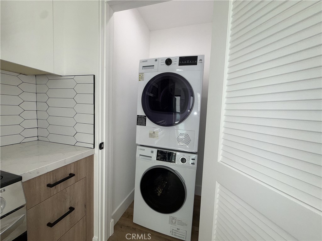 4454 Clinton Street 1/2