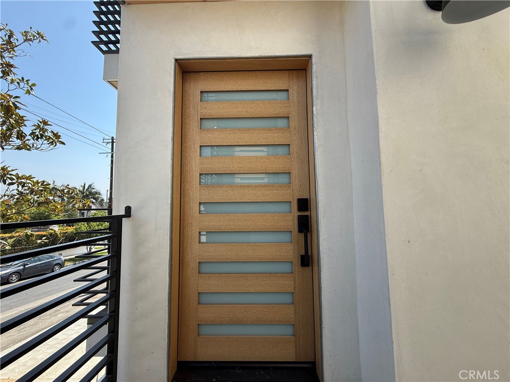 4454 Clinton Street 1/2