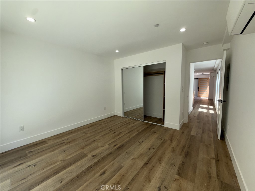 4454 Clinton Street 1/2