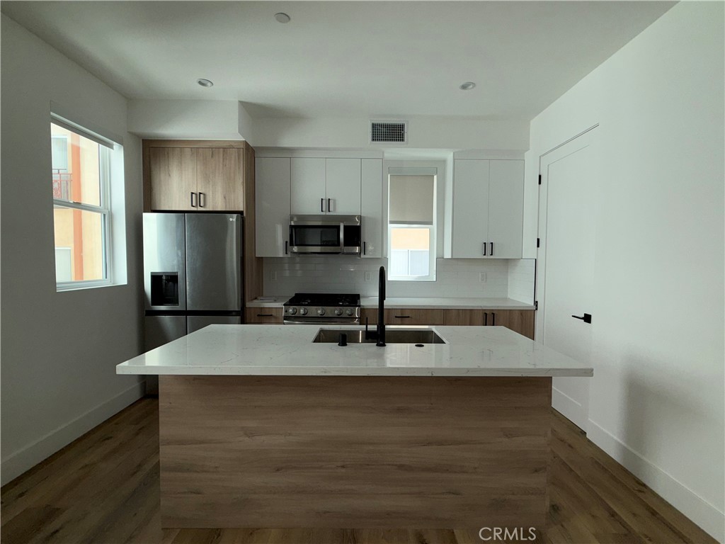 5044 Laurel Canyon Boulevard 2