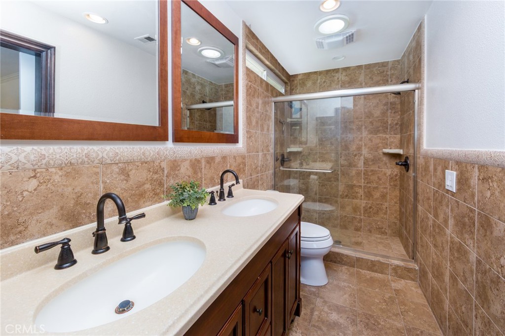 1305 Sheffield Place