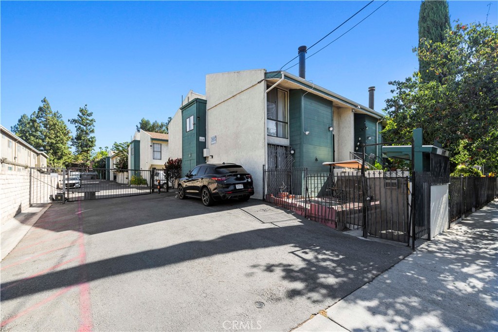 11107 Arminta Street 15