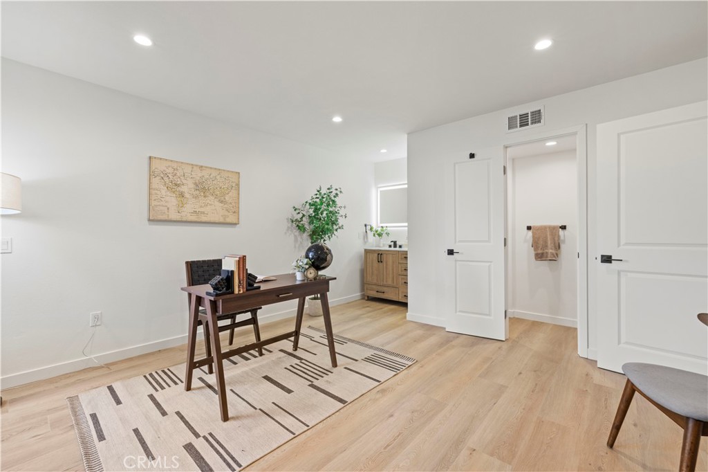 11107 Arminta Street 15