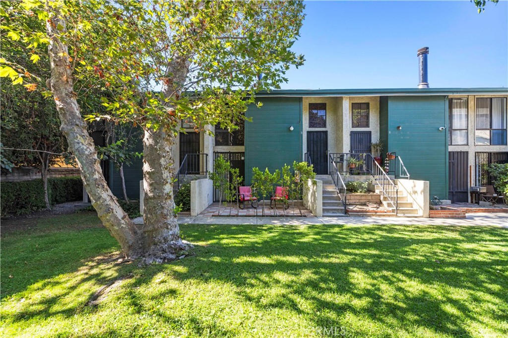 11107 Arminta Street 15