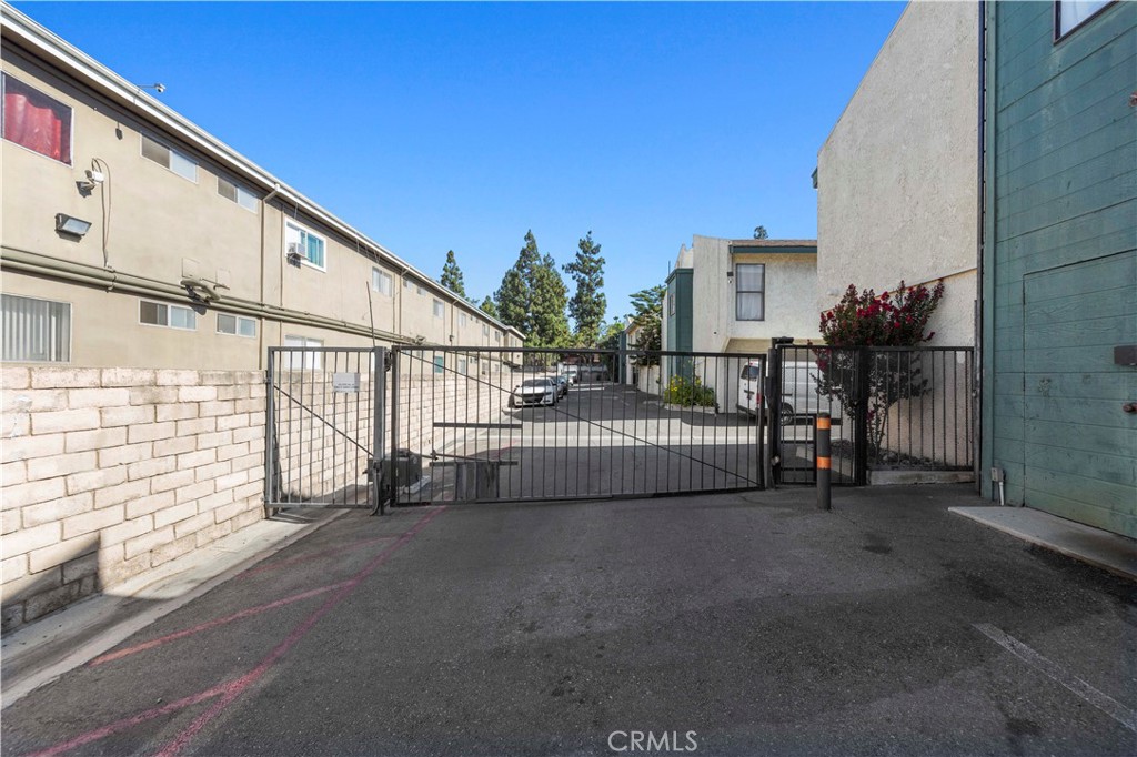 11107 Arminta Street 15