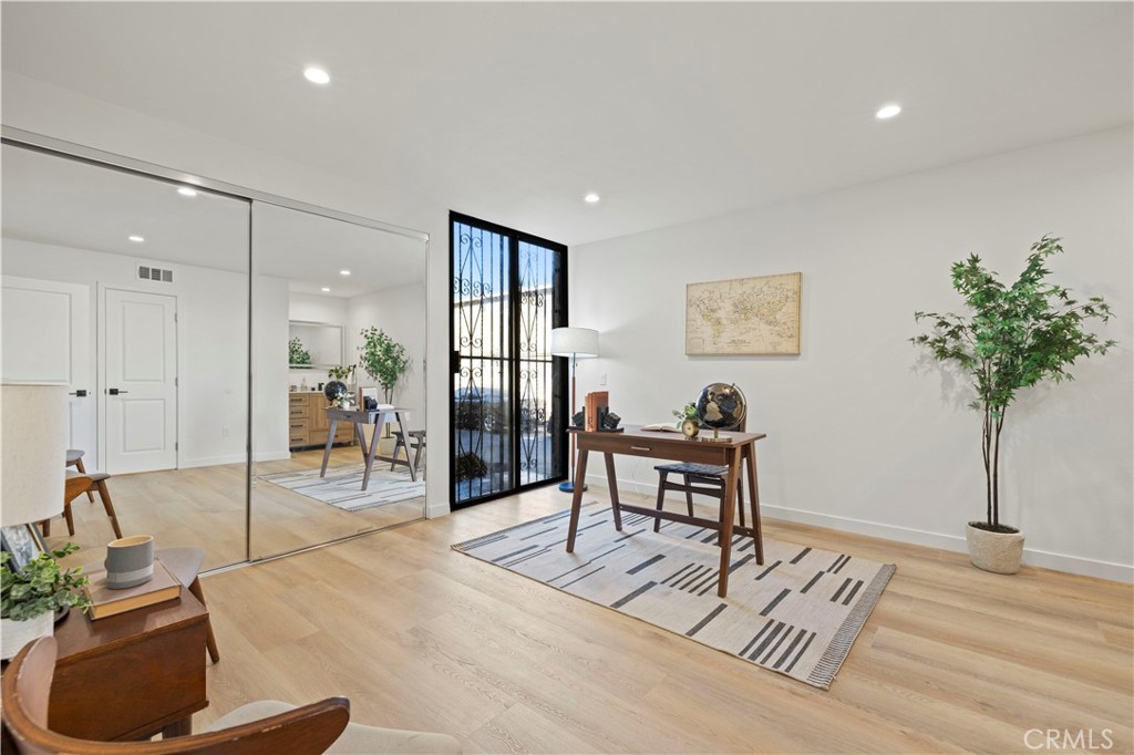 11107 Arminta Street 15