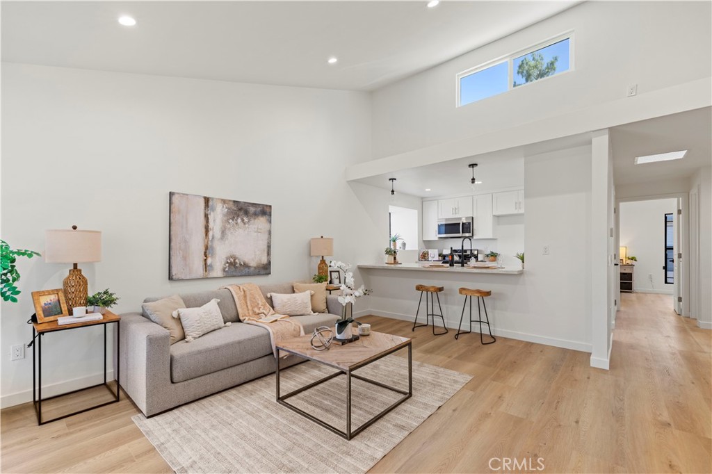 11107 Arminta Street 15