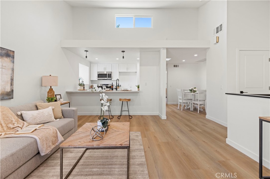 11107 Arminta Street 15